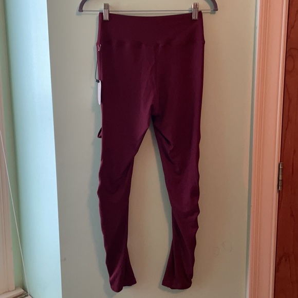 express one eleven Cut-Out Side Leggings - Picture 12 of 12